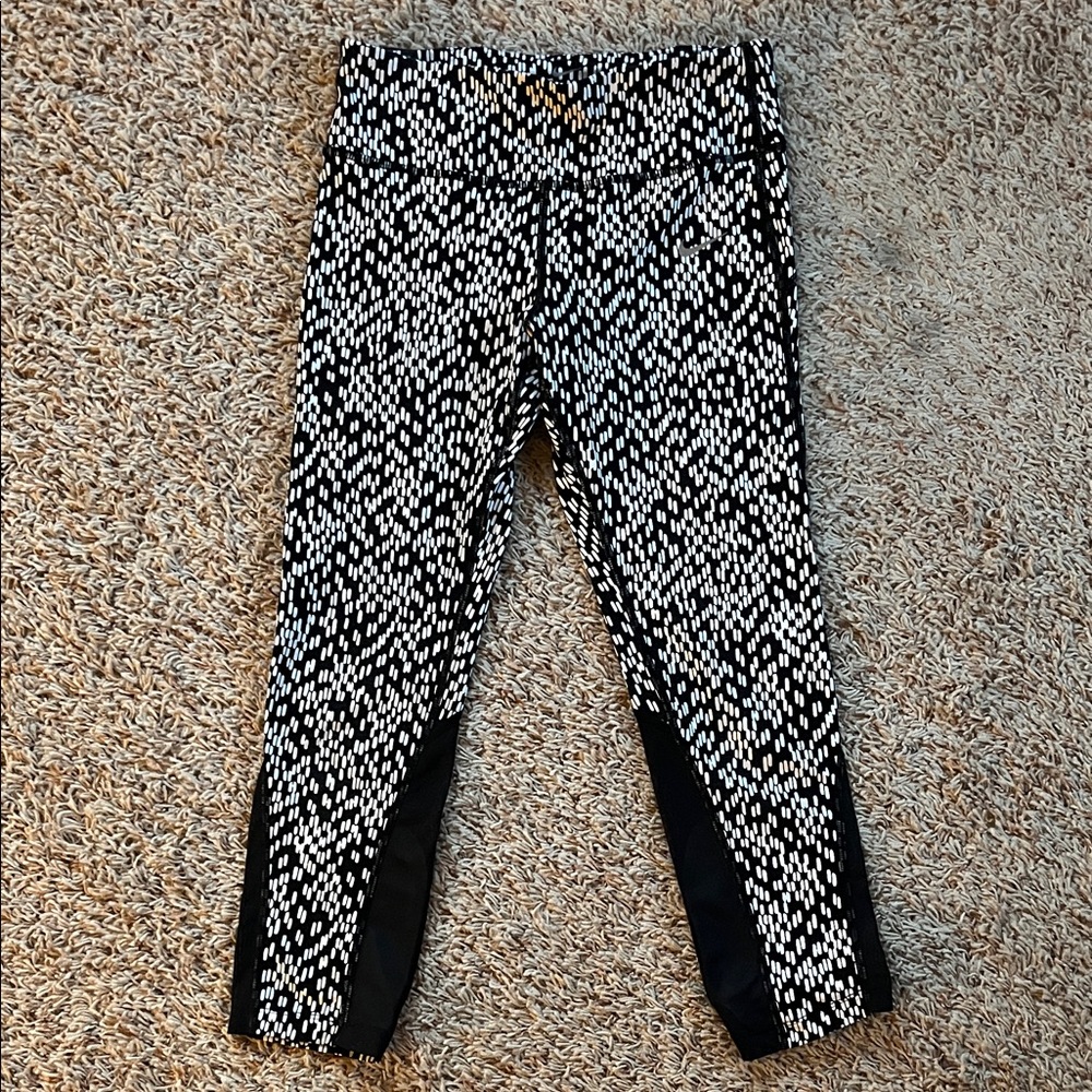 Nike Pattern Cropped Leggings🖤🤍